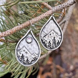 2/$30🌵 Mountain Sunrise Antiqued Silver Earrings Teardrop Moon Sun Crystal NEW